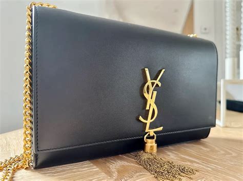 Yves Saint Laurent tasker .